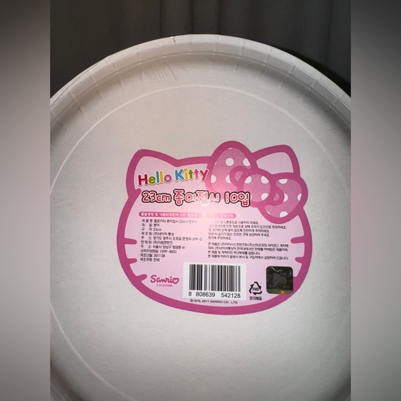 Hello Kitty Plates - Picture 5 of 5